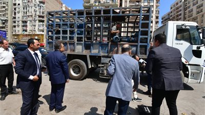 محافظ الدقهلية يستوقف سيارة أنابيب بوتاجاز للتأكد من معايرة الأنبوبة بالميزان