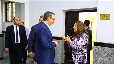 وزيرة التنمية المحلية خلال جولة بحي عابدين: مش عايزين نعقد الدنيا.. ولازم نبسط الإجراءات للناس