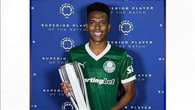 مجموعة الأهلي.. إستيفاو لاعب بالميراس يفوز بجائزة أفضل لاعب بمباراة بورتو بمونديال الاندية