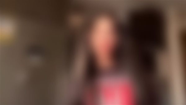 فتاة الساحل 