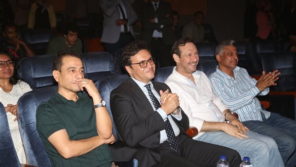 الوزير يشهد العرض