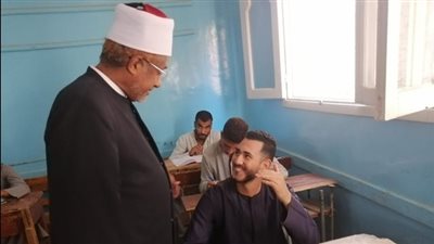 رئيس منطقة الأقصر الأزهرية يتفقد لجان امتحانات الشهادة الثانوية بأرمنت الوابورات