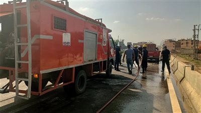 انقلاب سيارة نقل محملة بـ مادة كاوية بالغربية.. والحماية المدنية تتدخل 