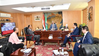 محافظ الفيوم يناقش الاستعدادات والرؤى المنهجية لتنظيم معرض الفيوم للكتاب