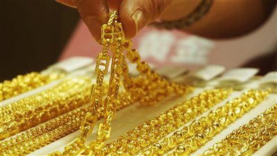 بعد تخطي حاجز 5 آلاف جنيه.. خبير يتوقع استمرار موجة صعود الذهب 