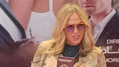 شيرين رضا وهيدي كرم أول حضور العرض الخاص لـ فيلم في عز الضهر بطولة مينا مسعود