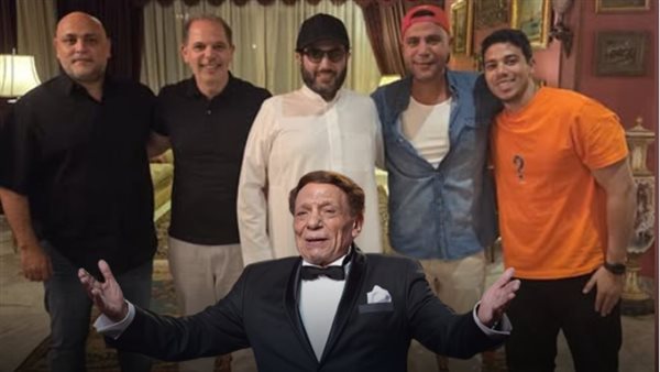 أسرة عادل إمام مع