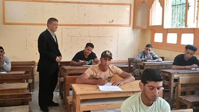 طلاب الشعبة العلمية بالشهادة الثانوية الأزهرية بجنوب سيناء يواصلون امتحان نهاية العام