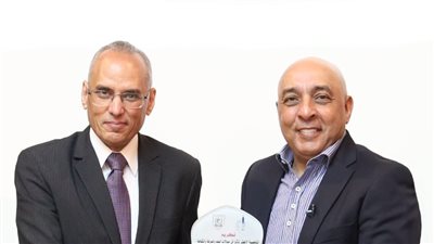 المركز القومي للبحوث يكرم عصام يوسف مقدم برنامج العباقرة