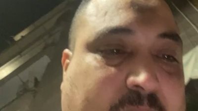 طلعوا ابني.. صراخ وبكاء أحد قاطني العقار المنهار بالسيدة زينب لإنقاذ نجله 