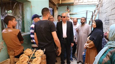 محافظ المنيا يقود حملة مفاجئة على المخابز البلدية للاطمئنان على جودة الخبز وحصص الدقيق