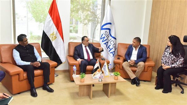 محافظ أسيوط وسفير