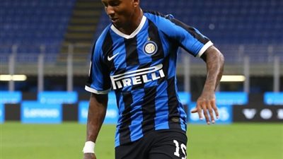 إنتر يعلن إصابة آشلي يونج بفيروس كورونا