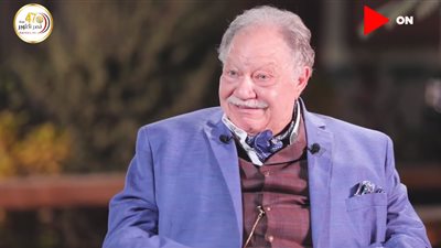 يحيي الفخراني: “مش قلقان من الكورونا.. وابني شادي تركيبة مصغرة مني”