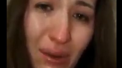 سيدة أجنبية تستغيث بالرئيس: “نفسي أشوف ولادي أبوهم خطفهم” (فيديو)