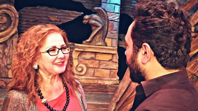 أحدث ظهور للفنانة آثار الحكيم في عرض مسرحية “يوم أن قتلوا الغناء” (صور)