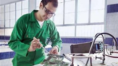 “التعليم الفني”: سعر ساعة أجر فني اللحام بـ150 دولارًا (فيديو)