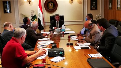 وزير قطاع الأعمال لرؤساء النقابات: لائحة العاملين تهدف لزيادة مستوى الأجور الأساسية