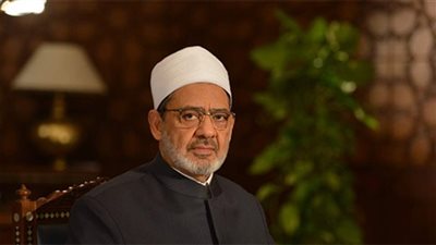 شيخ الأزهر يكرِّم أوائل طلاب الثانوية بمعاهد البعوث الإسلامية