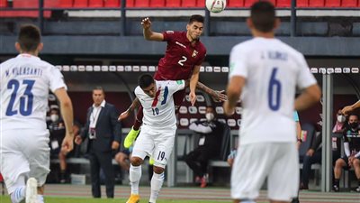 خيمينيز يخطف الفوز لمنتخب باراجواي من فنزويلا في تصفيات كأس العالم