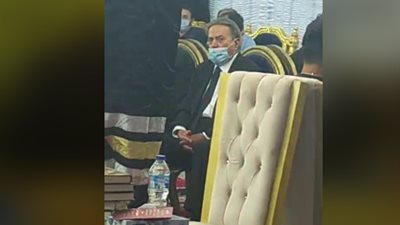 يوسف شعبان وأحمد آدم يقدمان واجب العزاء في محمود ياسين (فيديو)