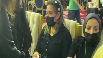 انهيار صابرين من البكاء في عزاء محمود ياسين (فيديو)