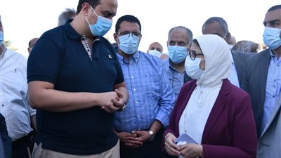 936 ألف مواطن سجلوا.. “الصحة” تلجأ إلى “طرق الأبواب” للتعريف بالتأمين الصحي الشامل