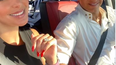 ياسمين صبري بصحبة أبو هشيمة وشقيقها في سيارتها الـ”رولز رويس”