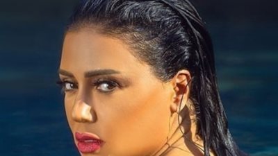 رانيا يوسف: “بصحى من النوم ألاقي نفسي تريند.. وماليش في السوشيال ميديا”