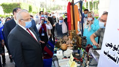 “الخشت” لطلاب جامعة القاهرة: ليكن هدفكم تطوير مهاراتكم وتكوين شخصياتكم نفسيًا وعقليًا