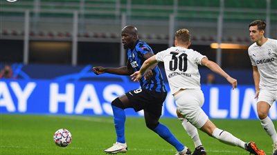 إنتر يخطف نقطة مثيرة من بوروسيا مونشنجلادباخ بدوري الأبطال