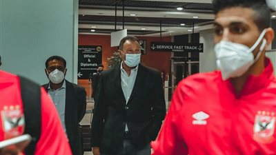 بطلب من مدير الكرة.. الخطيب يجتمع بلاعبي الأهلي قبل مباراة الوداد