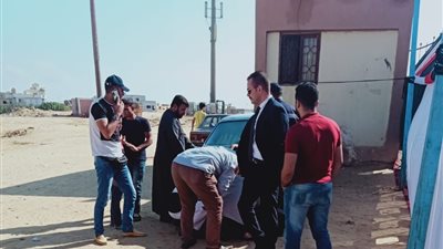 تأخر بدء التصويت في لجنة الجيزة بسبب “شنطة عربية” (صورة)