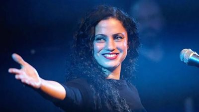 آمال مثلوثي تختتم مهرجان الجونة السينمائي بحفل غنائي