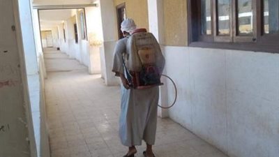 أعمال تعقيم وتطهير بمدارس لجان انتخابات النواب في قنا (صور)