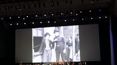 موسيقى حية ترافق عرض فيلم “الصبي” لشارلي شابلن في “الجونة السينمائي” (صور)