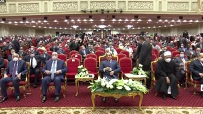 السيسي يكرم عددًا من كبار علماء الدين خلال احتفالية ذكرى المولد النبوي