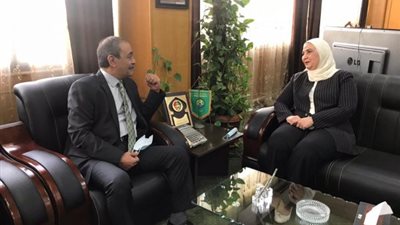 وزيرة التضامن الاجتماعي ومحافظ الإسماعيلية يفتتحان المركز الطبي بالقنطرة غرب