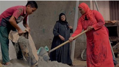 أم إسراء أول مبيضة محارة: “مفيش شغلانة صعبة على الست” (صور)