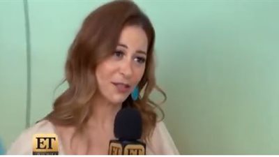 منة شلبي عن علاقتها بيسرا: ” اعتبرها العمود الفقري في حياتي.. وخايفة من كورونا أوي” (فيديو)