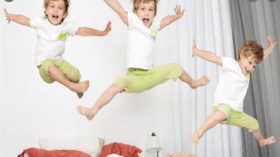 هل ما يعانيه ابنك نشاط زائد أم اضطراب فرط الحركة؟.. استشاري أطفال تجيب