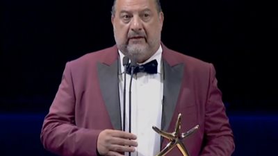 خالد الصاوي عن رد فعله الأول بعد علمه بقرار مهرجان الجونة بتكريمه: “حسيت بالهَم”