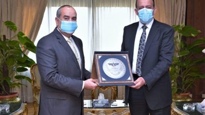 رئيس نادي القضاة يلتقي وزير الطيران لمناقشة تيسير سبل تنقلات أعضاء النيابة العامة والمستشارين لأداء عملهم