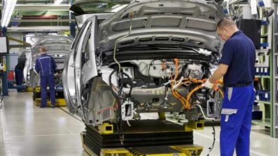 قريبا.. الحكومة تعلن استراتيجية تحفيز صناعة السيارات وتوطينها في مصر