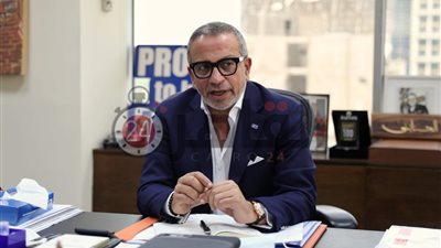 بعد إصابته بكورونا.. عمرو الجنايني يطمئن على أحمد أحمد