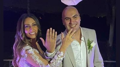 خطبِة المطربة نهال نبيل في حفل اقتصر على العائلتين (صورة)