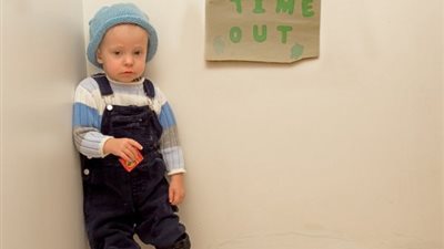 احذري من “النوتي كورنر” فهو وسيلة عقاب فاشلة ومضرة للطفل الأقل من 3 سنوات