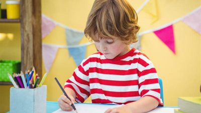 نصائح للأمهات لتحسين قدرات أطفالهم على تحسين خطوطهم