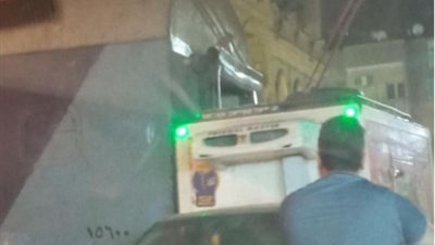 نجاة قائد سيارة من دهس قطار رجع إلى الخلف بعد فتح المزلقان بالمنوفية