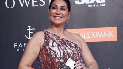 وفاء عامر ترد على أنباء مشكلتها مع العاملين بمطار الغردقة قبل مغادرة الجونة